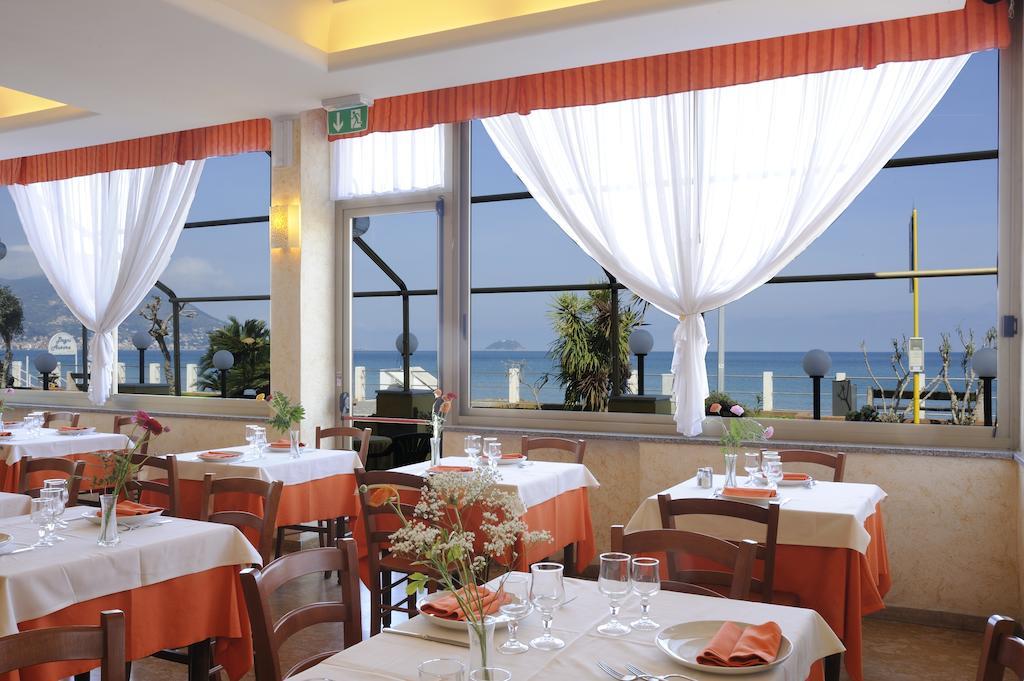 Hotel Delfino Laigueglia Ngoại thất bức ảnh