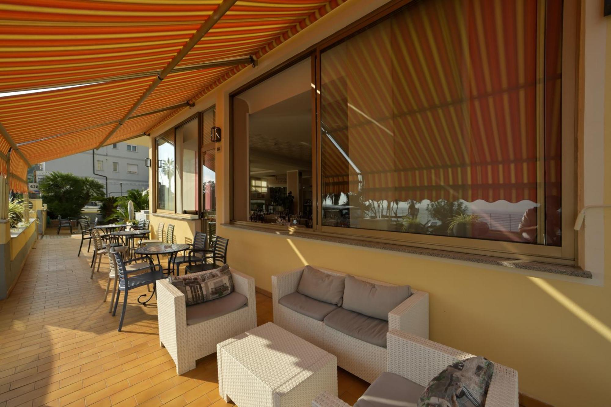 Hotel Delfino Laigueglia Ngoại thất bức ảnh
