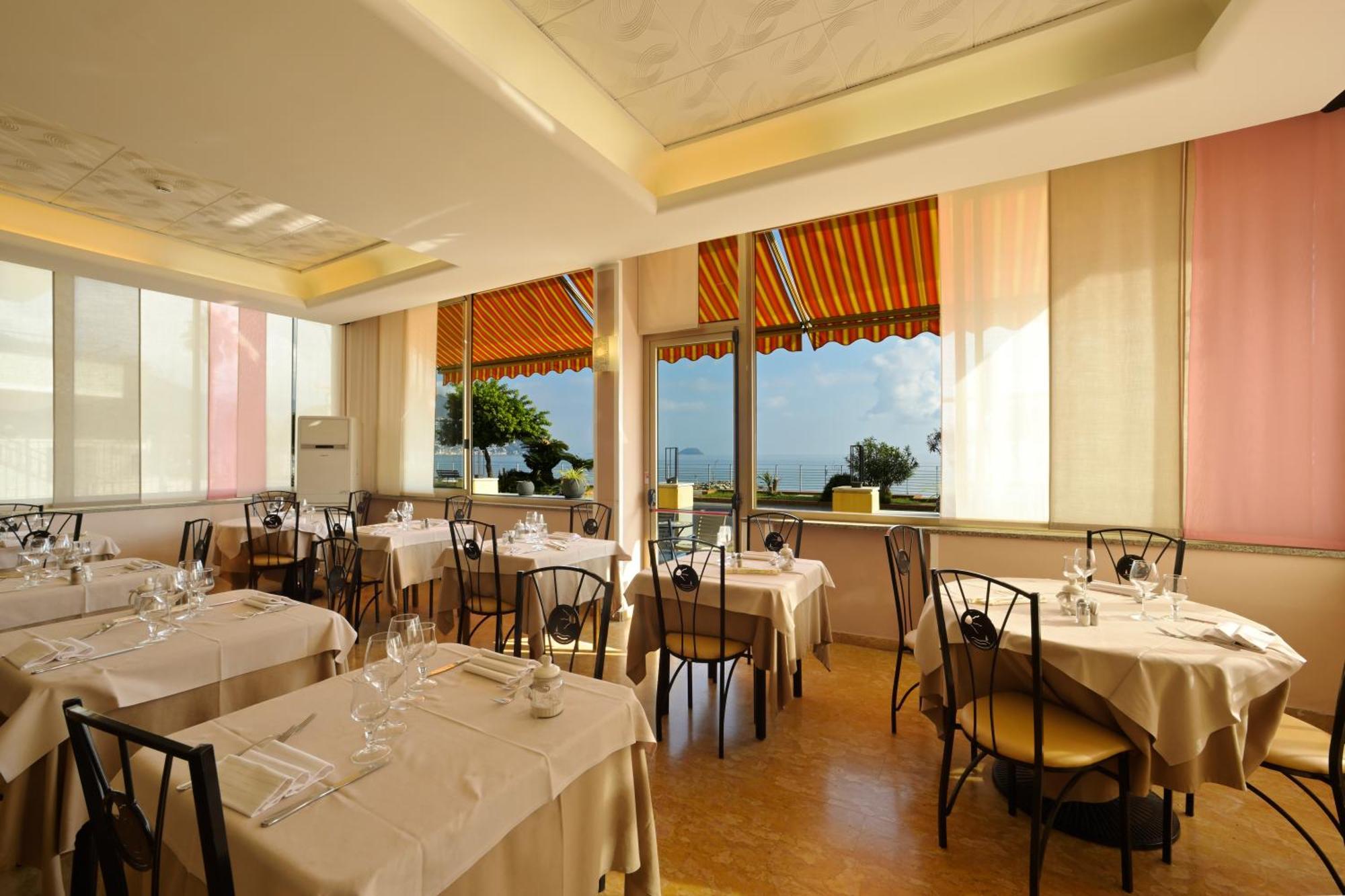 Hotel Delfino Laigueglia Ngoại thất bức ảnh