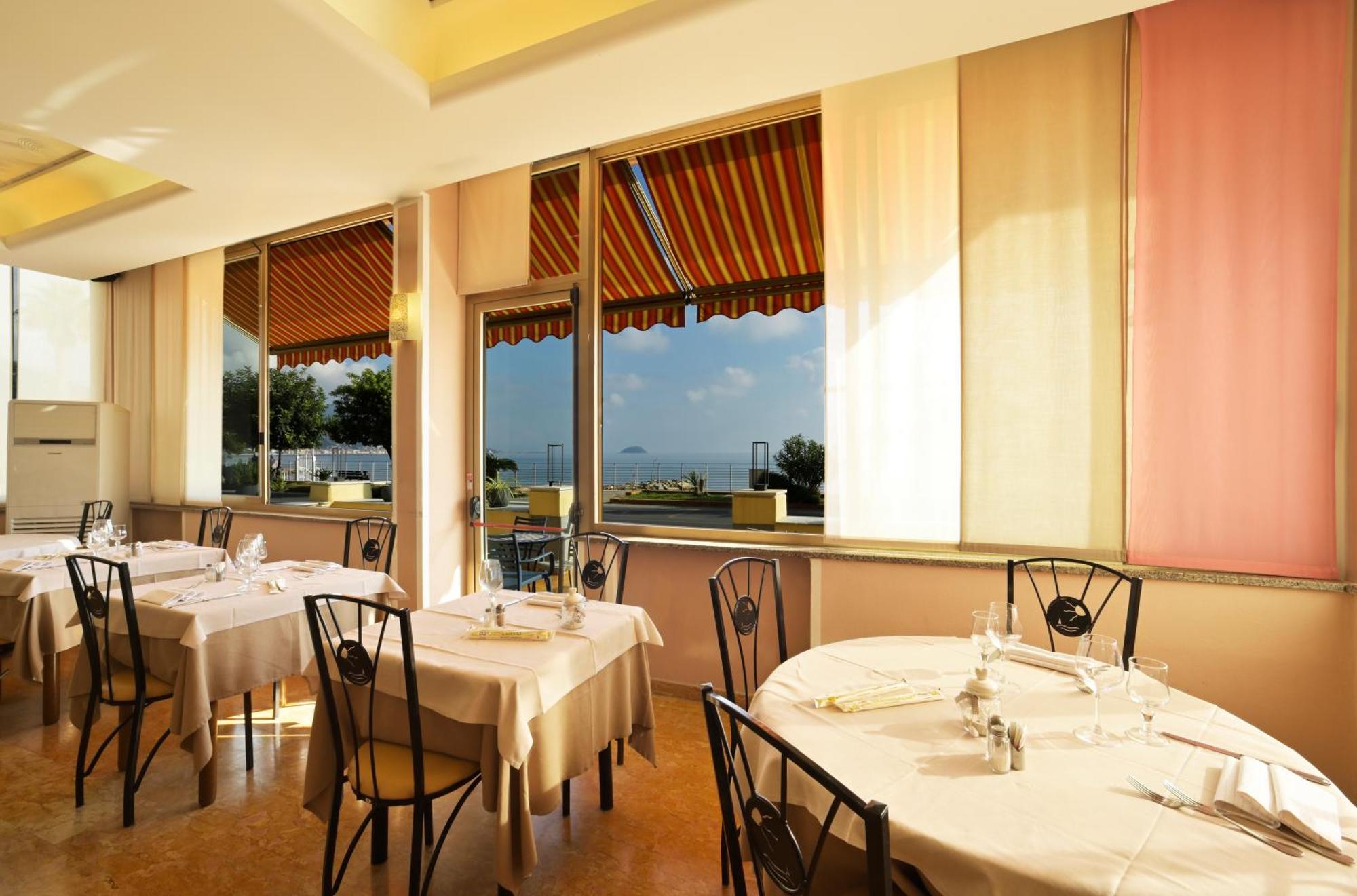 Hotel Delfino Laigueglia Ngoại thất bức ảnh