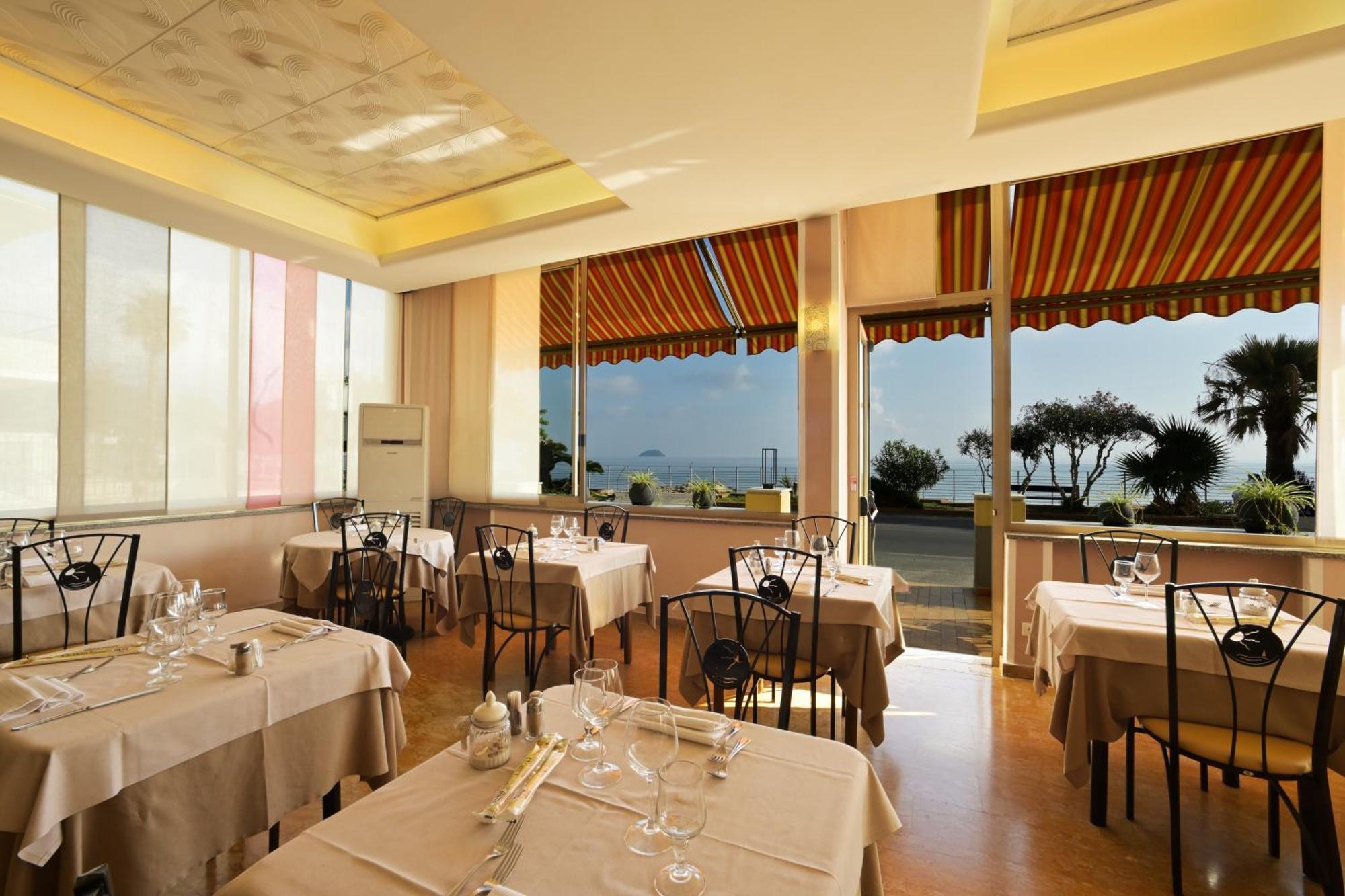 Hotel Delfino Laigueglia Ngoại thất bức ảnh
