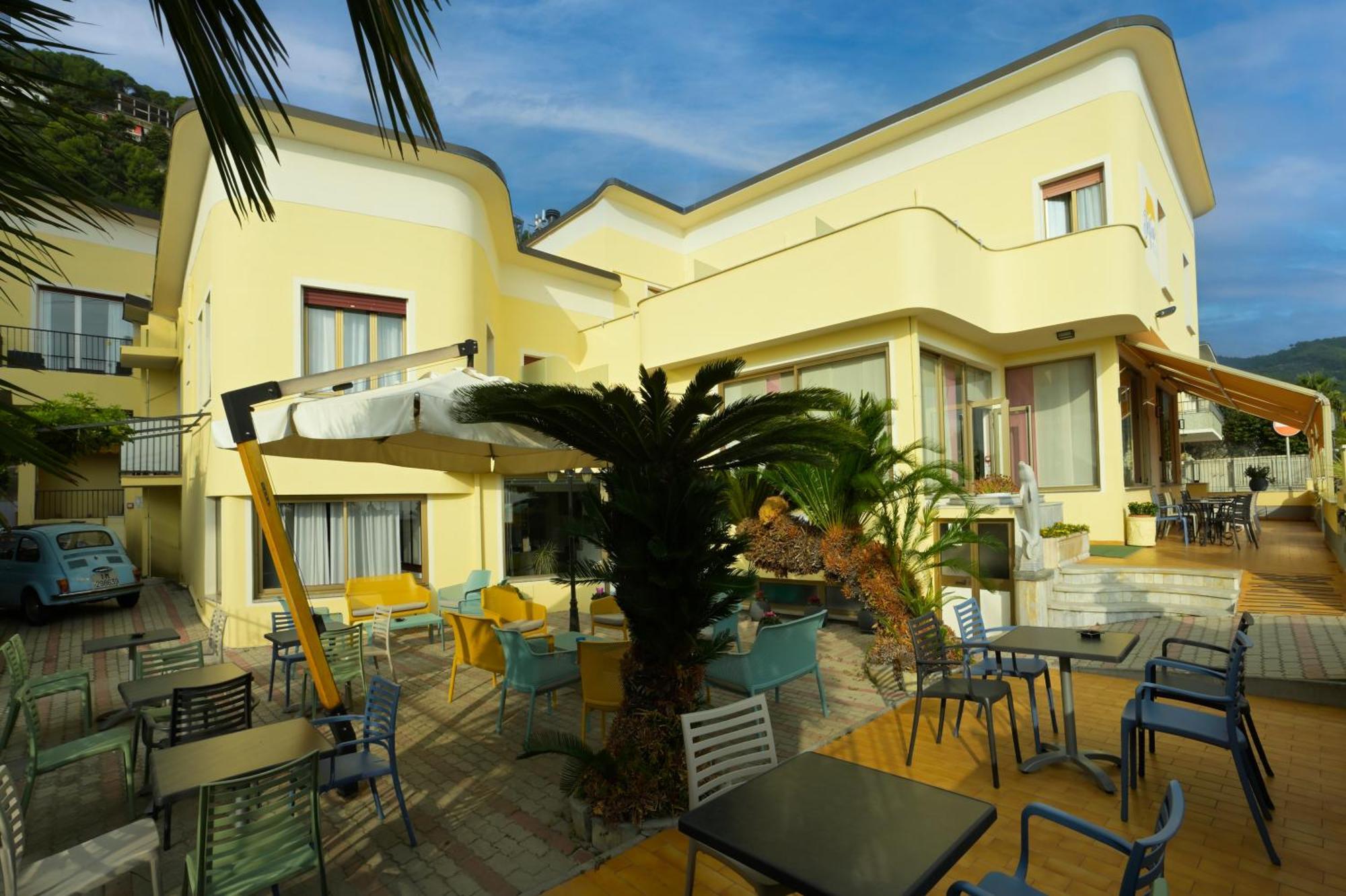 Hotel Delfino Laigueglia Ngoại thất bức ảnh