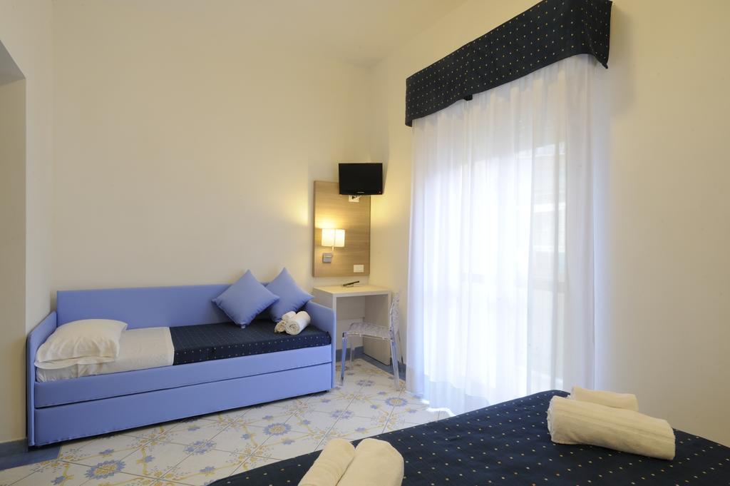 Hotel Delfino Laigueglia Ngoại thất bức ảnh
