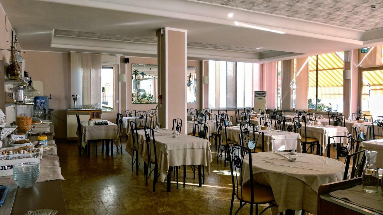 Hotel Delfino Laigueglia Ngoại thất bức ảnh